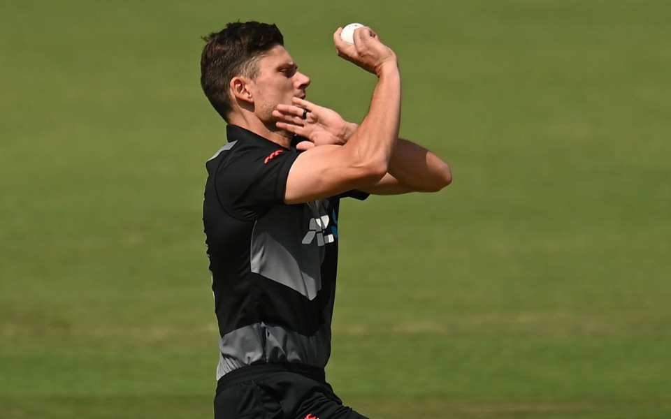 Brett Randell joins Derbyshire as seam cover for County Championship run-in