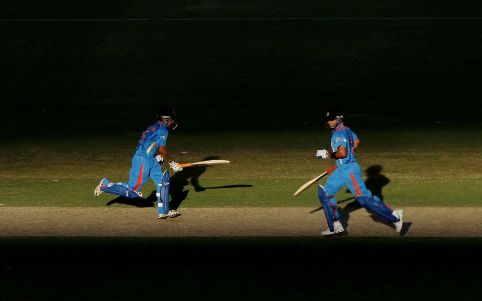 Gautam Gambhir (L) and Virat Kohli
