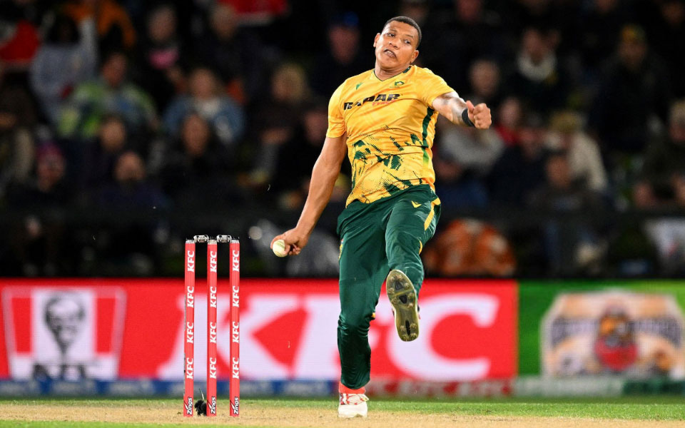 South Africa's Ottneil Baartman faces injury ahead of Australia ODIs