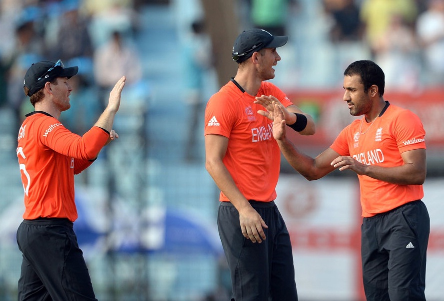 Ravi Bopara , Stuart Broad and Eoin Morgan celebrate after taking wicket 