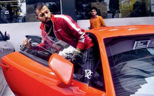 Hardik Pandya with Lamborghini Huracan Evo