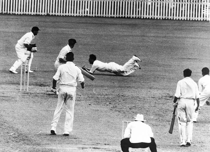 Australia 32/7 declare