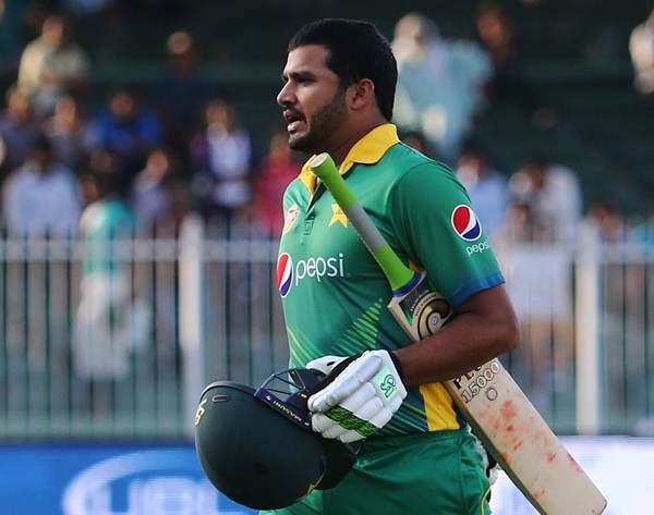 MELBOURNE, AUSTRALIA - DECEMBER 27: Azhar Ali of Pakistan celebrates making a century during day two of the Second Test match between Australia and Pakistan at Melbourne Cricket Ground on December 27, 2016 in Melbourne, Australia. (Photo by Michael Dodge/Getty Images)