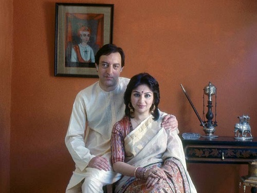 http://crickethighlights.com/wp-content/uploads/2011/09/Manur-Ali-Khan-Pataudi-and-Sharmila-Tagore.jpg