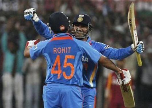 Cricketers congratulate Sehwag