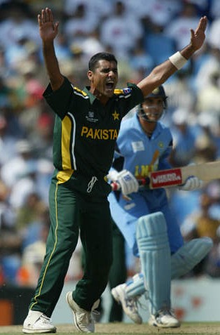 Waqar Younis has taken 674 wickets in 411 matches of his List A Career. (Photo Source: Reuters)