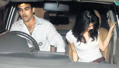 http://www.cricketdawn.com/wp-content/uploads/2012/01/zaheer-khan-and-isha-sharvani.jpg