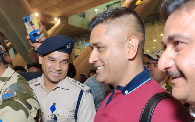 CSK skipper MS Dhoni sports new hairstyle, fans' opinions divided- The New  Indian Express