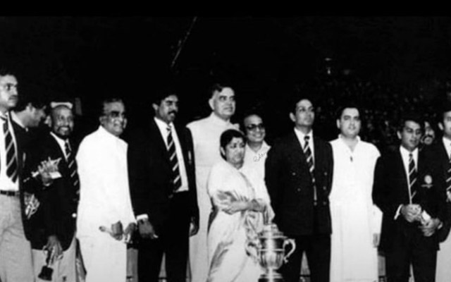 Lata Mangeshkar with 1983 India team