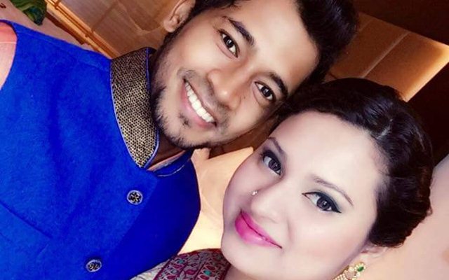 Mushfiqur Rahim with his wife