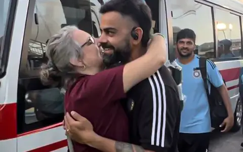 Kohli meeting up with Joshua Da Silva's mother