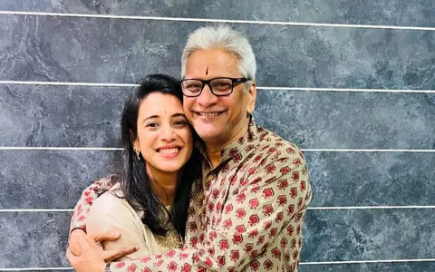 Smriti Mandhana [L] and Shrinivas Mandhana [R]