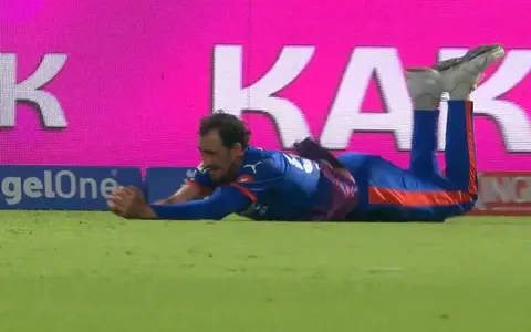 Mitch Starc catch