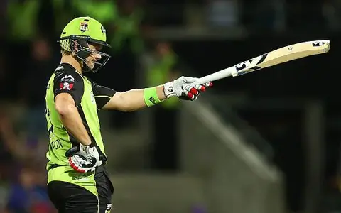 Shane Watson of the Thunder