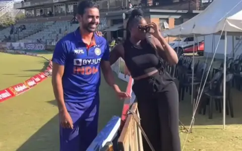 Deepak Chahar with a female fan