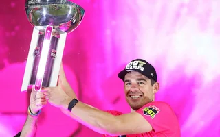 Moises Henriques with BBL trophy.