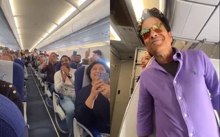 Sachin Tendulkar and Fans on plane