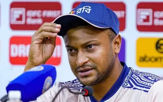 Arrest warrant issued against Shakib over cheque fraud