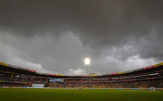 🔴RCB vs KKR Live Weather Update, IPL 2025 Match 58 – Rain Threat, Toss Delay & Pitch Conditions