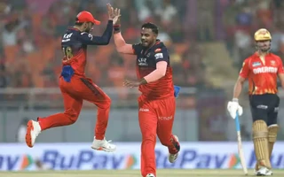 Virat-Kohli-and-Yash-Dayal
