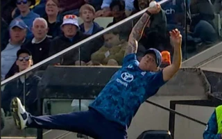 ENG vs WI 2025: Brydon Carse plucks out one-handed screamer to dismiss Shai Hope