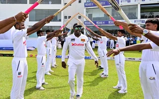 Angelo Mathews gets guard of honour from Sri Lanka teammates in farewell Test