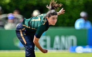 Arlene Kelly bowling