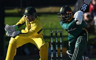 [WATCH] Temba Bavuma & Quinton de Kock involved in heated exchange during South Africa's win over Australia