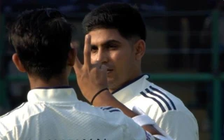 [WATCH] IND vs WI 2025: Shubman Gill faces head injury; Yashasvi Jaiswal hilariously conducts concussion test