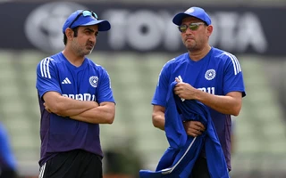 Gautam Gambhir [L] and Ajit Agarkar [R]