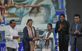 Richa Ghosh receives Banga Bhushan, DSP role and INR 34 lakh reward for World Cup heroics