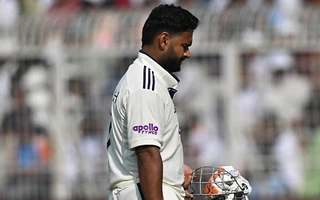 Rishabh Pant walking back