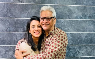 Smriti Mandhana [L] and Shrinivas Mandhana [R]