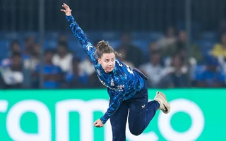 Linsey Smith earns her maiden England Women’s central contract after seven years