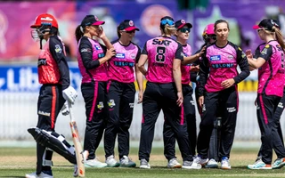 Melbourne Renegades Women and Sydney Sixers Women