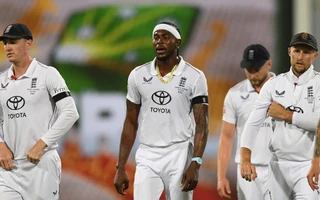 Ashes 2025-26, 2nd Test: Jofra Archer & Co. walk back dejected after the conclusion of the match