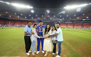 Suryakumar yadav with family