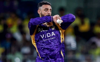 IPL 2026: ‘He’s playing through pain’ - Shane Watson lauds Varun Chakravarthy’s commitment amid injury concerns