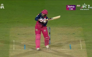 [WATCH] Vaibhav Sooryavanshi sets tone for run chase with special helicopter shot