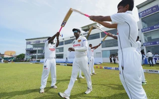 Angelo Mathews gets guard of honour from Sri Lanka teammates in farewell Test