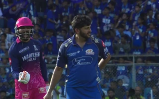 Ravindra Jadeja celebration towards Shardul Thakur