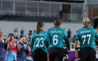 [WATCH] England give guard of honour to New Zealand legends Sophie Devine, Suzie Bates and Lea Tahuhu after World Cup farewell