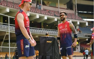 Virat Kohli & Jordan Cox