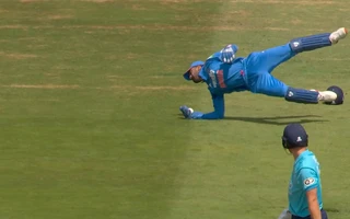 [Watch] KL Rahul pulls off sensational one-handed catch to dismiss Will Jacks in 1st ODI vs England
