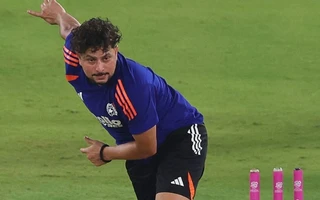 Dinesh Karthik suggests Kuldeep Yadav's inclusion for 4th T20I against West Indies