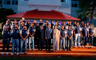 India team with High Commissioner of India to Sri Lanka