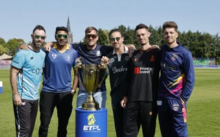 Glenn Maxwell, R Ashwin, George Munsey, Faf du Plessis, Scott Edwards, Mitchell Santner