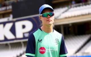 Alexa Stonehouse makes permanent move from Surrey to Warwickshire