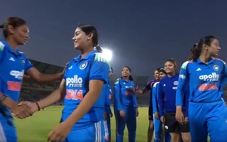 [WATCH] Harmanpreet Kaur-Smriti Mandhana ‘no handshake’ video goes viral following victory over Zimbabwe