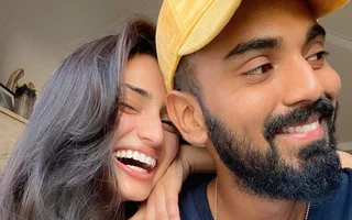 [WATCH] Athiya Shetty turns fan girl at husband KL Rahul's poster in England